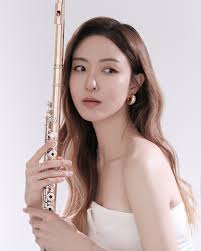 Thrilled to release these new headshots, along with a website update as  well🤗 And just curious to see which photo is your pick?🫣 📸StudioSW  #flute #headshots #studiosw #jasminechoi #musicianphotography