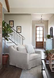 Episode 13 Season 5 Hgtv S Fixer Upper Chip Jo Gaines In 2020 Fixer Upper Living Room Joanna Gaines Living Room Farm House Living Room
