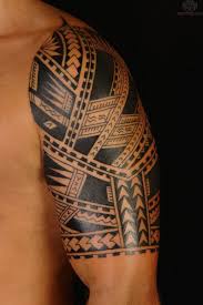 Signification Tatouage Le Symbole Tatouage Derriere 40 Motifs Populaires Tatouage Maori Tatouage Tribal Homme Tatouages Tribaux Hawaiens