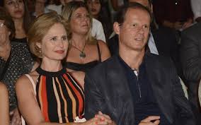 José rodrigues dos santos, escritor e jornalista, chega a editar dois livros por ano. Jose Rodrigues Dos Santos E Florbela Cardoso A Historia Caricata Do Casamento Improvisado O Copo De Agua Foi Na Pizzaria Vip Pt