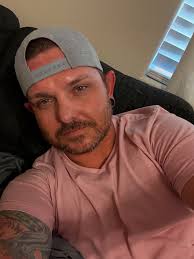 Try this again. Fairly new here. Seeing what's out there. Make some friends  and see where it goes. Moved to Utah a few months ago to be closer to my  daughter.