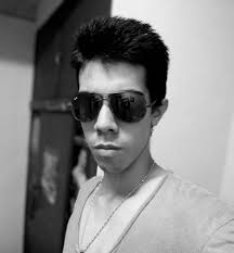 Alguien sabe que fue de la vida de este actor? Su nombre era Roberto  González y participó en la serie cubana "Blanco y negro ¡No!" del año 1994,  interpretó a Tito, el