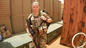 Auf dem übungsschießplatz wird abgefeuert, was das waffenarsenal hergibt. Bundeswehr Exclusive Als Frau Im Bundeswehr Einsatz In Mali Politik Bild De