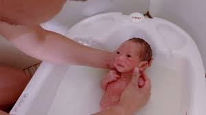 Bathing your baby in breast milk is just as easy as giving them an everyday bath. Milk Bath For Baby S Rash Minnie S Vlog 877 Youtube