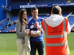 La enóloga de azpilicueta, elena adell, ensambla variedades y elabora vinos que, sin perder la escencia del vino riojano, emocionen y provoquen la curiosidad del consumidor. Wags And Sport Beauties Adriana Is Cesar Azpilicueta S Wife