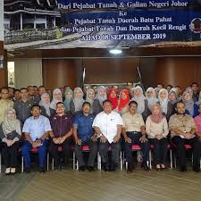 19 november 2020 | kuala lumpur menteri pertanian dan industri makanan, yb datuk seri dr. Lawatan Pengarah Tanah Dan Pejabat Tanah Batu Pahat Facebook