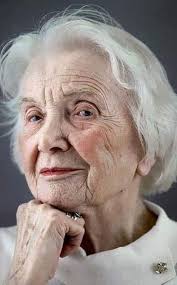 15 illustrations to see the world from an old lady's perspective @everyone