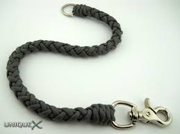 You will learn to make the fishtail braid using 550 paracord and plastic buckles. 35 Diy Paracord Lanyard Patterns Tutorials