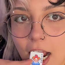 Robin Zachary (@VinegarLotion)