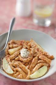 Escalope De Dinde Tomate Pelee Creme Fraiche Epaisse Boursin Thym Ail Pomme De Terre Recette Escalope De Dinde Recettes De Cuisine Escalopes De Dinde