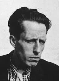 Observez-la bien, une virgule regarde toujours à gauche (Achille Chavée) N°  22