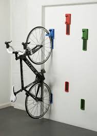 Sehr Praktische Und Coole Fahrradhalter In Verschiedenen Farben In 2020 Fahrradhalter Fahrrad Aufbewahrung Fahrrad Aufbewahrung Garage