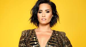 And on monday, demi lovato shared some behind the scenes poses in which she's rocking a pink dye job and a designer pink plaid pantsuit that 'i feel like i used to hide behind my hair,' said lovato, who confessed that she used to cover her body with her long locks when she was battling eating disorders. Demi Lovato S Short Haircuts And Hairstyles 30