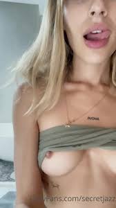 Jazz play with her self