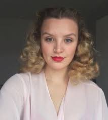 Full long hair with thick curls will look stunning on triangle face shape. Vintage Vixens 15 Authentic Vintage Hairstyles For Curly Hair Types