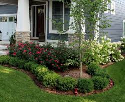 15 Amazing Front Yard Landscaping Ideas To Make Your Home More Awesome Decor It S Front Landscaping Front Yard Landscaping Design Front Yard Garden