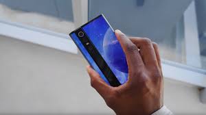 Xiaomi Mi Mix Alpha shown off in hands ...