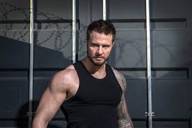 Bobby holland hanton was a stunt double for ryan reynolds in the dc entertainment production green lantern. Biography Bobby Holland Hanton