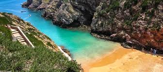 Portugalsko, dlhý tvar portugalská republika , je európska krajina, ktorá sa nachádza na juhozápadnom cípe svetadielu, v západnej časti pyrenejského polostrova. Portugalsko Krasne Plaze