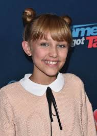 In september 2016, at age 12, she won the eleventh season of the nbc tv. Grace Vanderwaal Grosse Gewicht Alter Korperstatistik