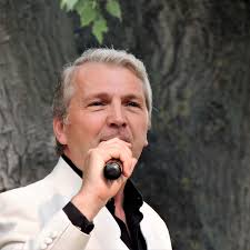 Christian Vidal, l'"Angélique" chanteur belge : "Je vendais plus que Michel  Sardou à l'époque"