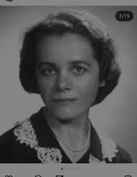 Vanishing South Georgia  https://vanishingsouthgeorgia.com/2013/01/01/leader-rosansky-house-1903-vidalia/amp/  Photograph by Brian Brown Leader-Rosansky House, 1903, Vidalia This home,  with Neoclassical and Queen Anne elements, was built for Moses Leader ...