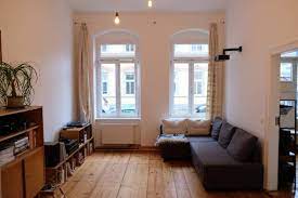 Mit knapp 300.000 wohnungen vom altbau über moderne neubauten bis hin zu mehrstöckigen betonwohnbauten bietet dresden allen wohnungssuchenden etwas passendes. Schicke Altbauwohnung Mit Dielen Nahe Haltestelle Louisenstrasse Wohnung In Dresden Aussere Neustadt