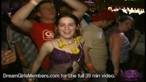 Coed Flashers Please The Crowd But The Fathers Are Pissed - XNXX.COM