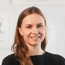 Laura Manner's Instagram, Twitter & Facebook