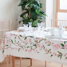 Trapezomantilo Kai Petseta Faghtoy Loyloydato Sxedio Trapezomanthla Petsetes Faghtoy Trapezi Zara Home Ellada Table Cloth Art Table Digital Flowers