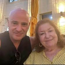 Support for musician and artist