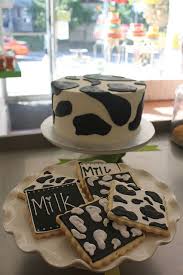 Dairy Cow Cookies And Cake Cow Cakes Cow Cookies Sweet Treats Recipes