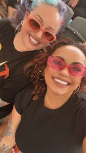 I finally got this pose for Sylus and omg, let her face go sir, you're  gonna squeeze all the chunk out of her cheekies!