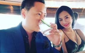 老公是一个直男 王思佳完成了许多女明星的梦想：嫁入豪门 从通告c,b咖到演员和发片歌手，最后成为富贵太太，王思佳的传奇不可复制。 doge 删除 | çŽ‹æ€ä½³åˆæ‹æ›å…‰å±…ç„¶æ˜¯ä»–æƒŠå'†ç½'å‹çŽ‹æ€ä½³æ€Žä¹ˆé‚£ä¹ˆæœ‰é'±èƒŒæ™¯æ·±æ‰' æœé²œç½'