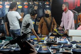 Gambarkan lah jarum jam yang menunjukkan waktu berikut. Toko Non Sembako Buka Hingga Pukul 12 30 Di Sukabumi Republika Online