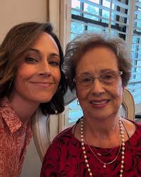 Nanna Nina Noonan ... It just keeps