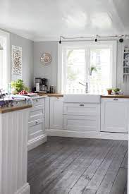 Pin By Miguel Cebrian On Sonstige Grey Kitchen Floor Home Kitchens Kitchen Flooring