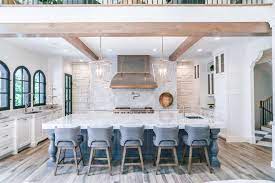 Firstly let s take a look at how the front view of a french chateaux style home looks like. Modern French Chateau Style Custom Home Design Home Bunch Interior Design Ideas