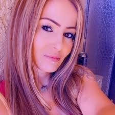 Melanie Everhardt's profile