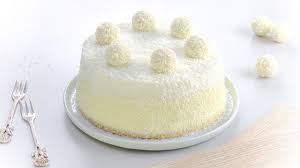 Backpulver und mehl vermischen und mit den mandeln unter die masse heben. Raffaello Torte Ein Kokos Kuchen Rezept So Lecker Wie Die Pralinen Youtube
