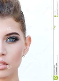 Alltags make up routine unter 10 minuten grwm | schicki micki. Schones Madchen Des Halben Gesichtes Mit Make Up Mit Blauen Augen Und Lacheln Stockfoto Bild Von Erwachsener Lebensstil 90820106