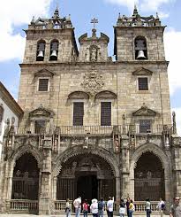 The construction started before portugal was a nation, which explains why the whole city has grown around the cathedral itself. Braga An Amazing Day Trip From Porto Taste Porto