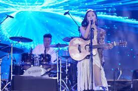 江一燕音乐节首秀亮点十足，用细腻演唱讲述音乐与成长故事-大咖时尚网