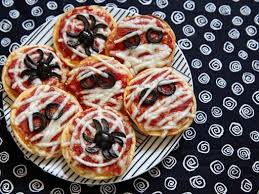 Mini Pizzas Du Diable Special Halloween Recette Repas Halloween Facile Apero Halloween Recette Halloween Apero