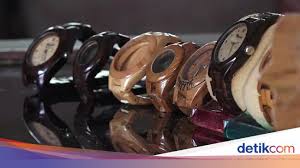 Check spelling or type a new query. Pria Di Banyuwangi Sulap Limbah Kayu Jadi Jam Tangan Rp 450 Ribu