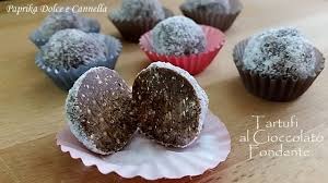 Praline al cioccolato e nocciole. Tartufi Al Cioccolato Fondente E Nocciole Paprika Dolce E Cannel