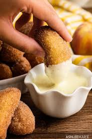 Deep Fried Peaches With Vanilla Bean Creme Anglaise Sauce Recipe And Video Ashlee Marie Summer Peache Creme Anglaise Recipe Anglaise Recipe Peach Recipe