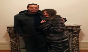 جدير بالذكر أن الفنانة ياسمين عبد العزيز انفصلت مؤخرًا عن رجل الاعمال محمد حلاوة، بعد زواج دام 17 عامًا. ØµÙˆØ± ØªØ¬Ù…Ø¹ Ø§Ù„ÙÙ†Ø§Ù†Ø© Ø±ÙŠÙ‡Ø§Ù… Ø­Ø¬Ø§Ø¬ Ø¨ØµØ­Ø¨Ø© Ø±Ø¬Ù„ Ø§Ù„Ø£Ø¹Ù…Ø§Ù„ Ù„Ø§ÙŠÙ Ø³ØªØ§ÙŠÙ„