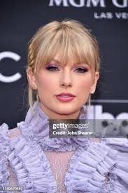 4.850 Taylor Swift Bangs Stock Photos, High-Res Pictures, and Images