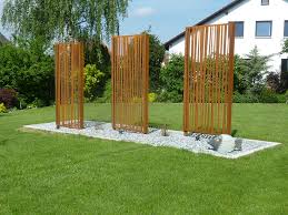 Sichtschutz Aus Cortenstahl In Besonderer Optik Gartendesign Ideen Landschaftsdesign Sichtschutz Garten